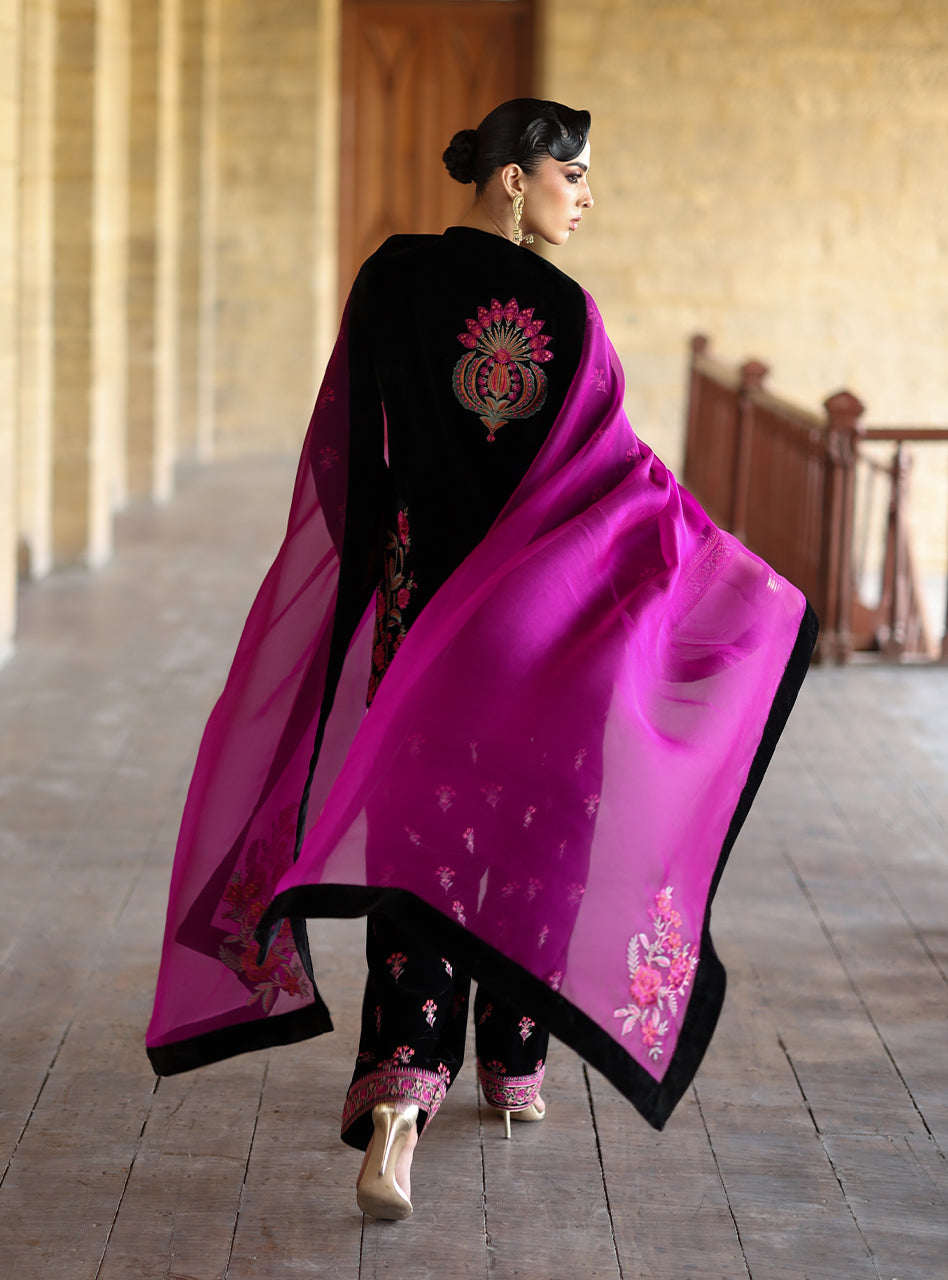 Zainab Chottani | Velura Velvet Edit 25 | Arah Farshi - Formal Dress - available at Maria Faisal in UK and USA.
