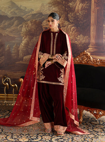 Zainab Chottani | Velura Velvet Edit 25 | Cleo Farshi - Formal Dress - available at Maria Faisal in UK and USA.
