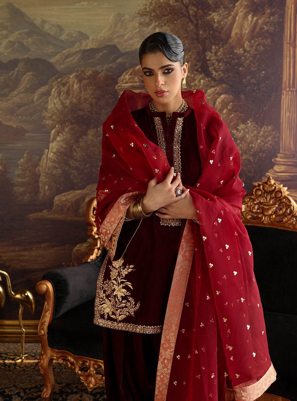 Zainab Chottani | Velura Velvet Edit 25 | Cleo Farshi - Formal Dress - available at Maria Faisal in UK and USA.