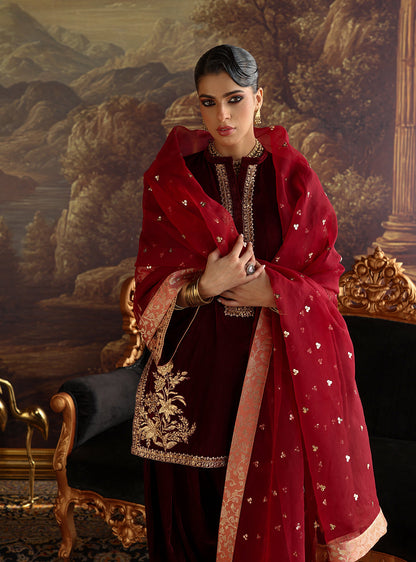 Zainab Chottani | Velura Velvet Edit 25 | Cleo Farshi - Formal Dress - available at Maria Faisal in UK and USA.