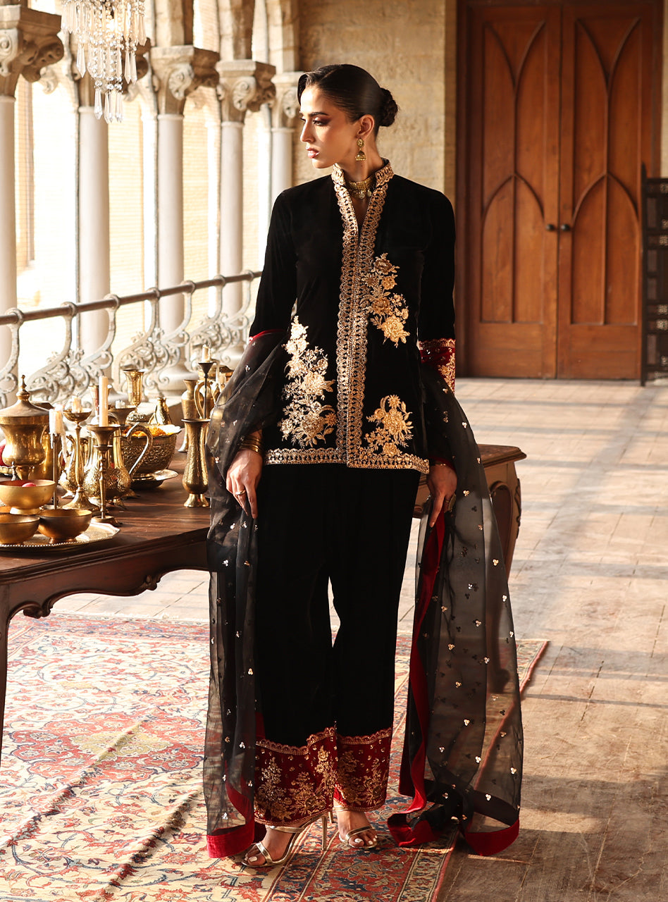 Zainab Chottani | Velura Velvet Edit 25 | Vian Farshi - Formal Dress - available at Maria Faisal in UK and USA.