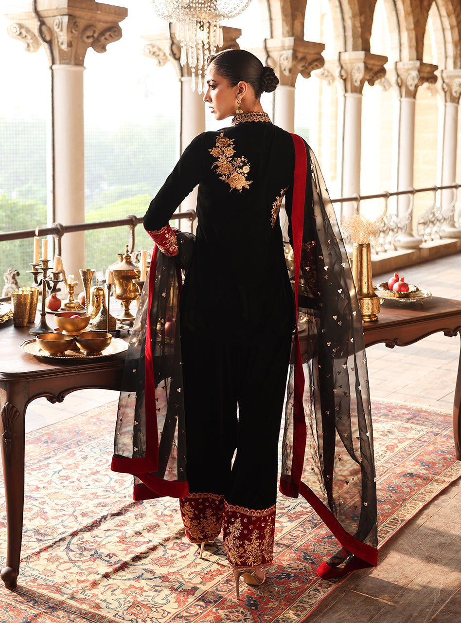 Zainab Chottani | Velura Velvet Edit 25 | Vian Farshi - Formal Dress - available at Maria Faisal in UK and USA.