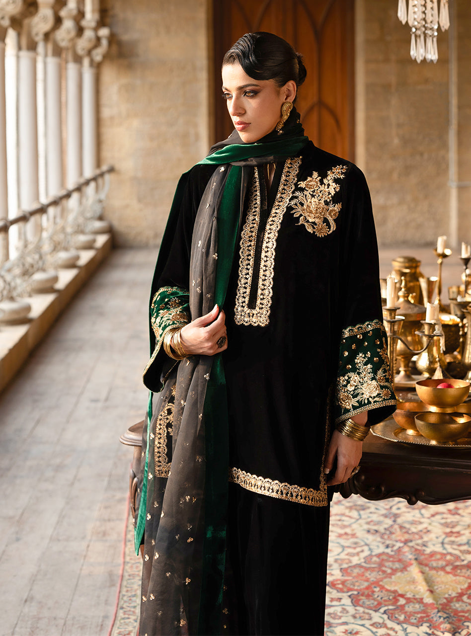 Zainab Chottani | Velura Velvet Edit 25 | Emel Farshi - Formal Dress - available at Maria Faisal in UK and USA.