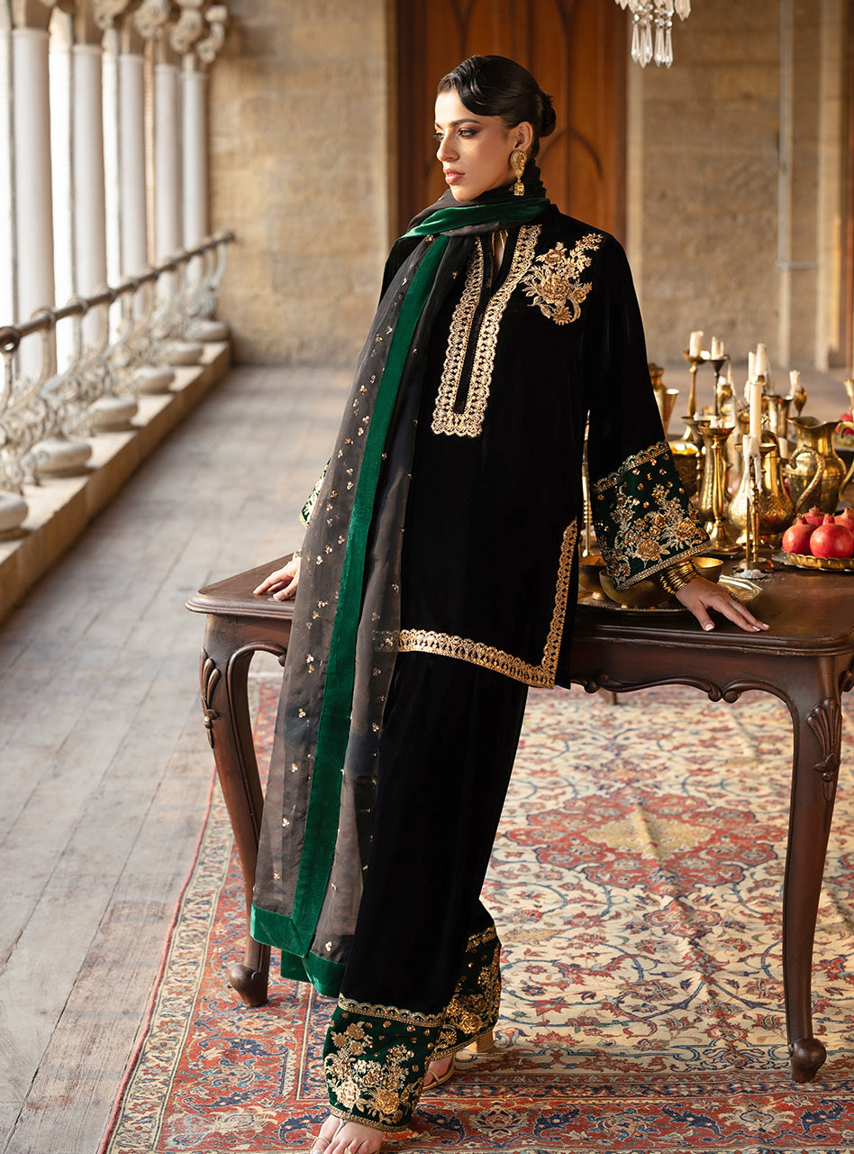 Zainab Chottani | Velura Velvet Edit 25 | Emel Farshi - Formal Dress - available at Maria Faisal in UK and USA.