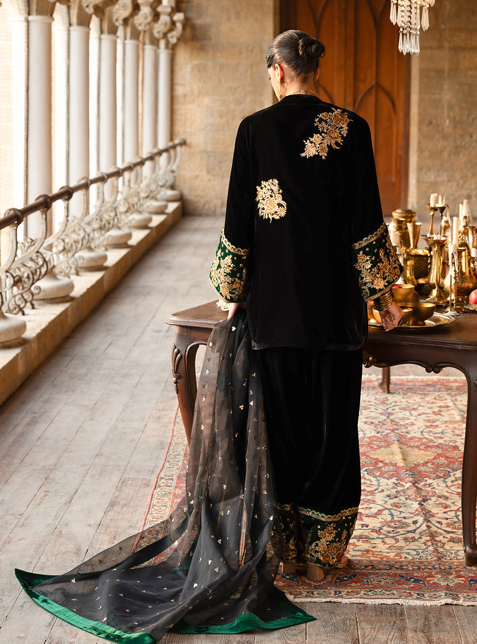 Zainab Chottani | Velura Velvet Edit 25 | Emel Farshi - Formal Dress - available at Maria Faisal in UK and USA.