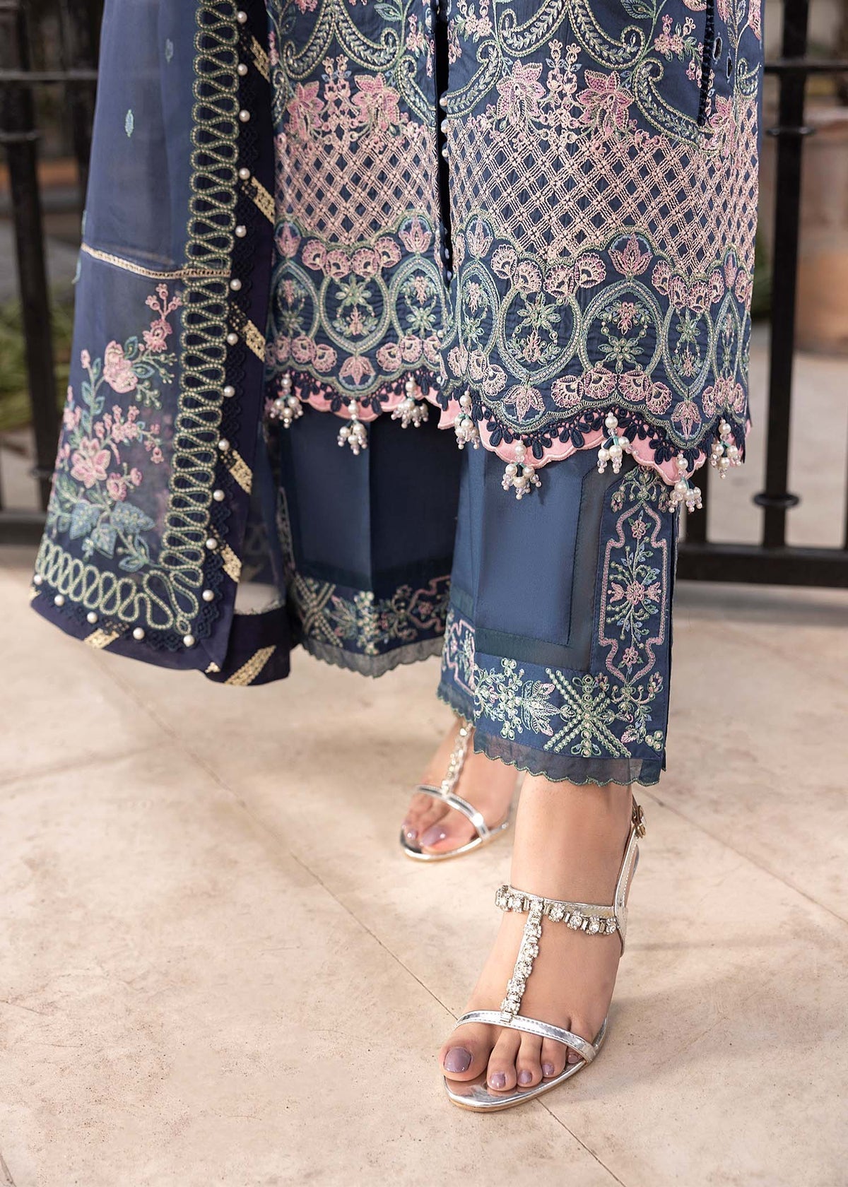 Shurooq | Luxury Lawn 25 | Mira by Maria Faisal - Registered Vendor of : Shurooq - type : Ladies Clothes - 100% original wedding dresses