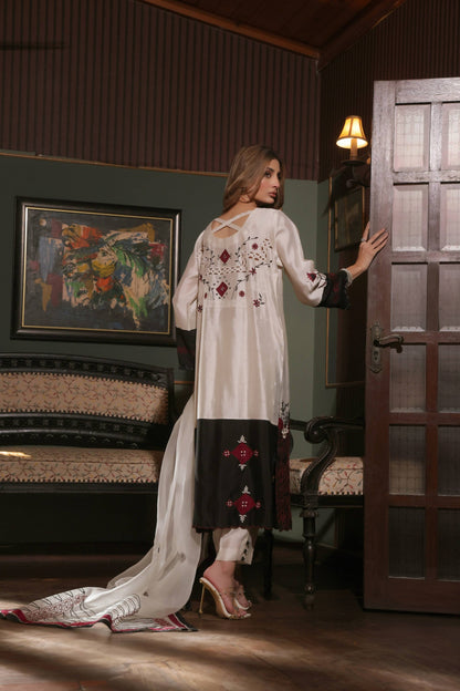 Mona Imran | Ezel Eid 25 |Zeba by Maria Faisal - Registered Vendor of : Mona Imran - type : Ladies Clothes - 100% original wedding dresses