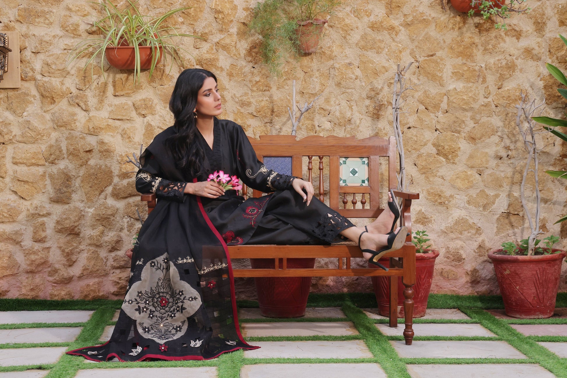 Mona Imran | Ezel Eid 25 |Nazli by Maria Faisal - Registered Vendor of : Mona Imran - type : Ladies Clothes - 100% original wedding dresses