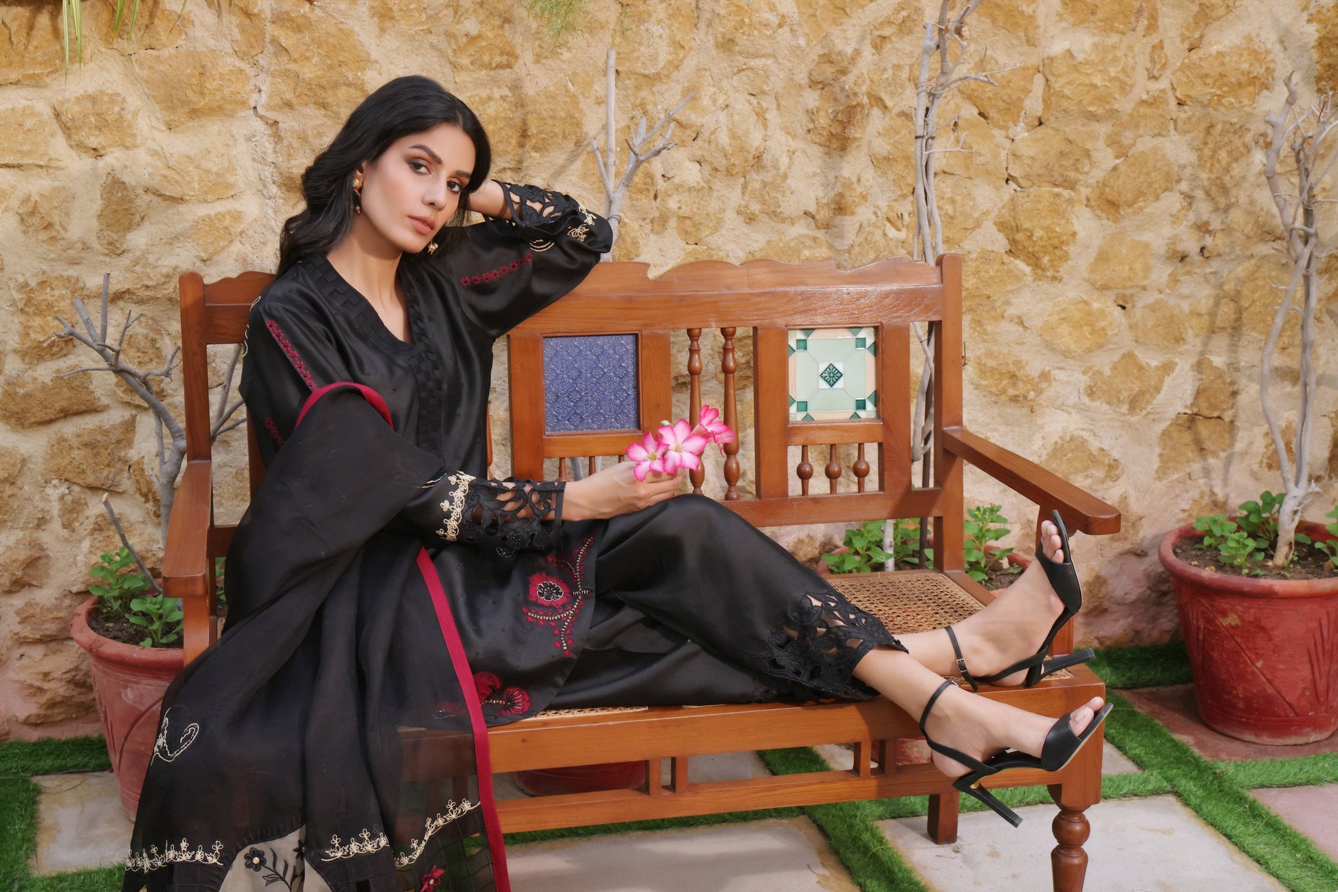 Mona Imran | Ezel Eid 25 |Nazli by Maria Faisal - Registered Vendor of : Mona Imran - type : Ladies Clothes - 100% original wedding dresses