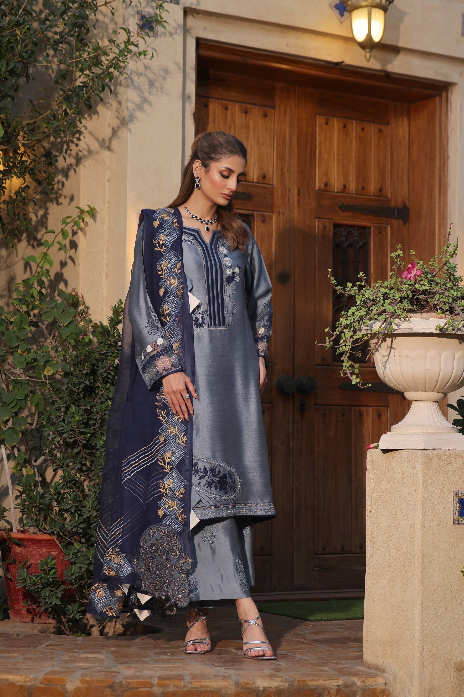 Mona Imran | Ezel Eid 25 | Tajdaar by Maria Faisal - Registered Vendor of : Mona Imran - type : - 100% original wedding dresses