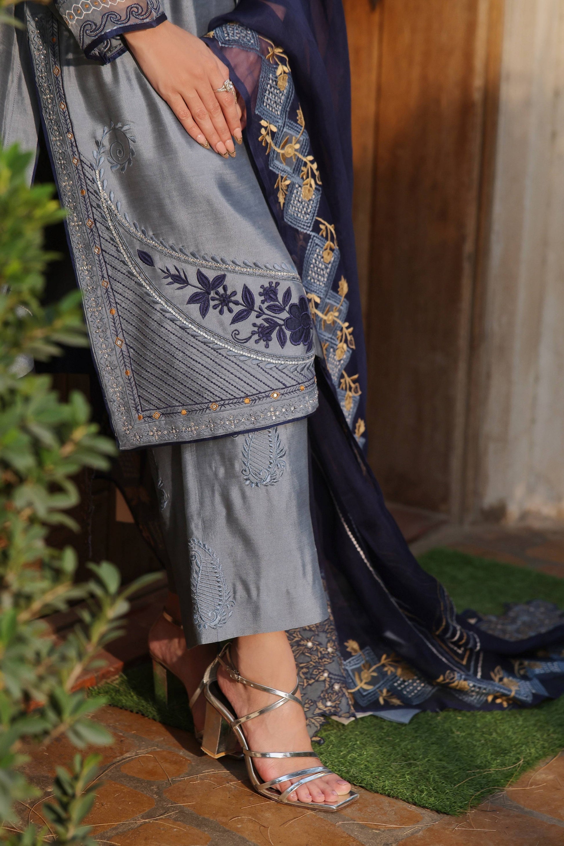 Mona Imran | Ezel Eid 25 | Tajdaar by Maria Faisal - Registered Vendor of : Mona Imran - type : - 100% original wedding dresses