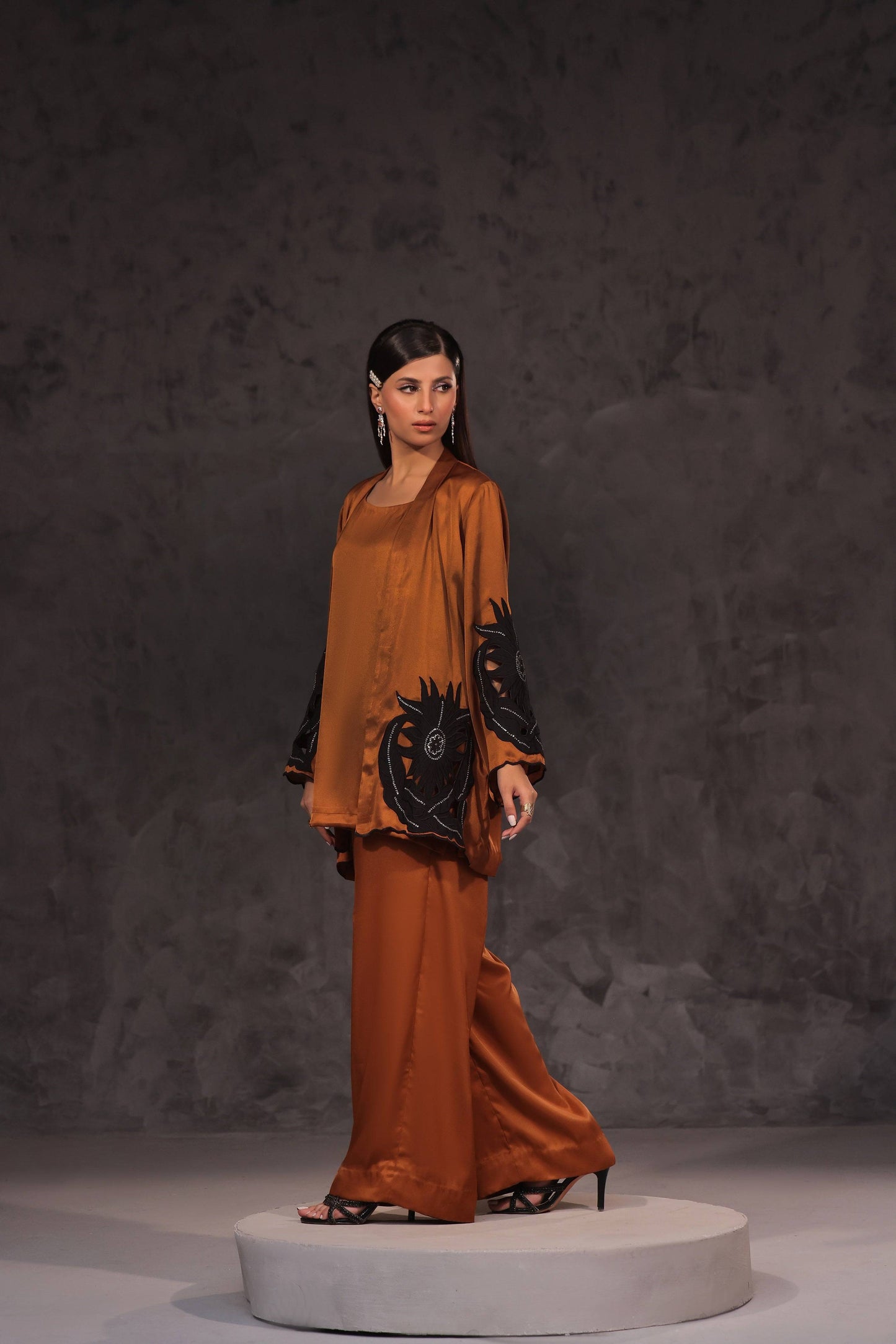 Mona Imran | Ezel Eid 25 | Meena by Maria Faisal - Registered Vendor of : Mona Imran - type : Ladies Clothes - 100% original wedding dresses