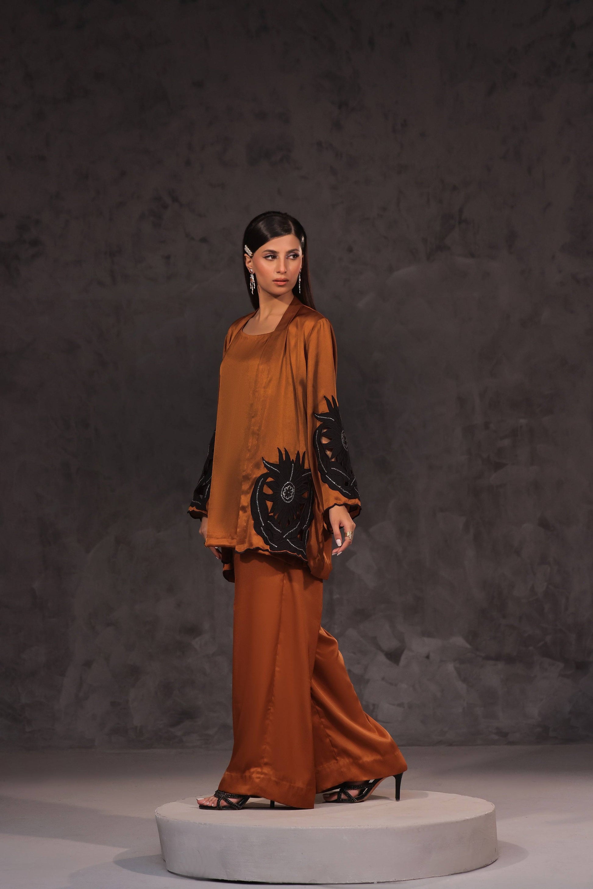 Mona Imran | Ezel Eid 25 | Meena by Maria Faisal - Registered Vendor of : Mona Imran - type : Ladies Clothes - 100% original wedding dresses