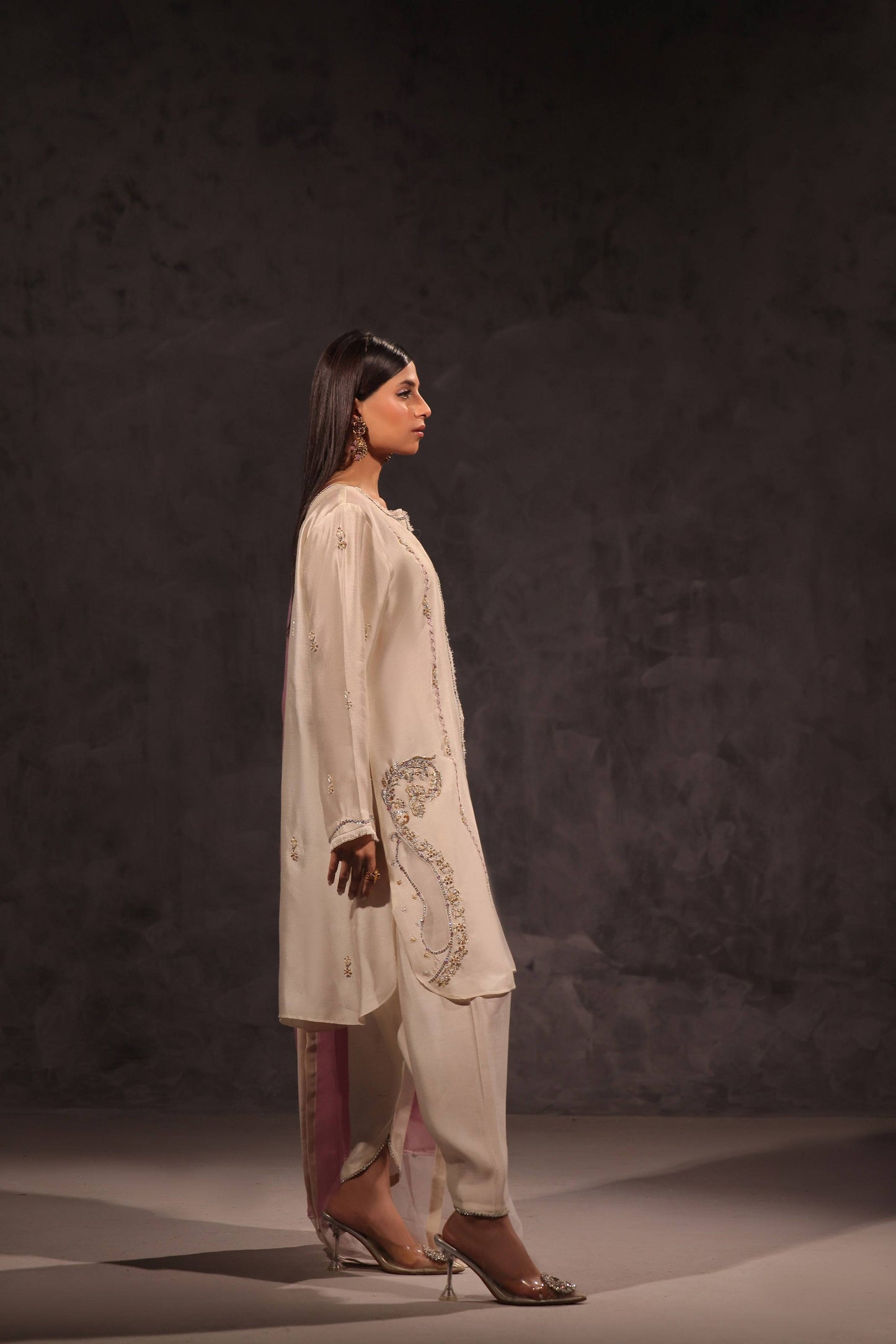 Mona Imran | Ezel Eid 25 |Nayaara by Maria Faisal - Registered Vendor of : Mona Imran - type : Ladies Clothes - 100% original wedding dresses