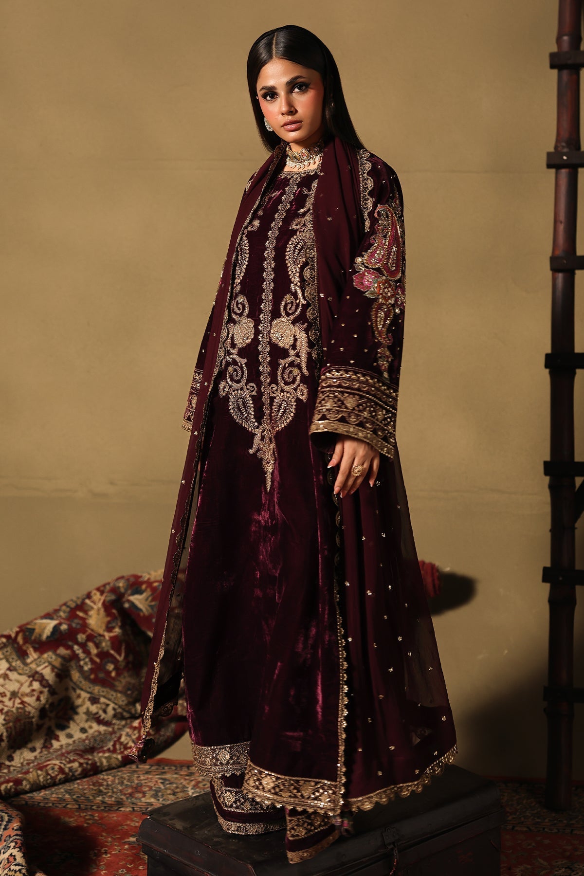 CVT5-06 – authentic Pakistani dress from the Signora Velvet 25 collection for women in the UK