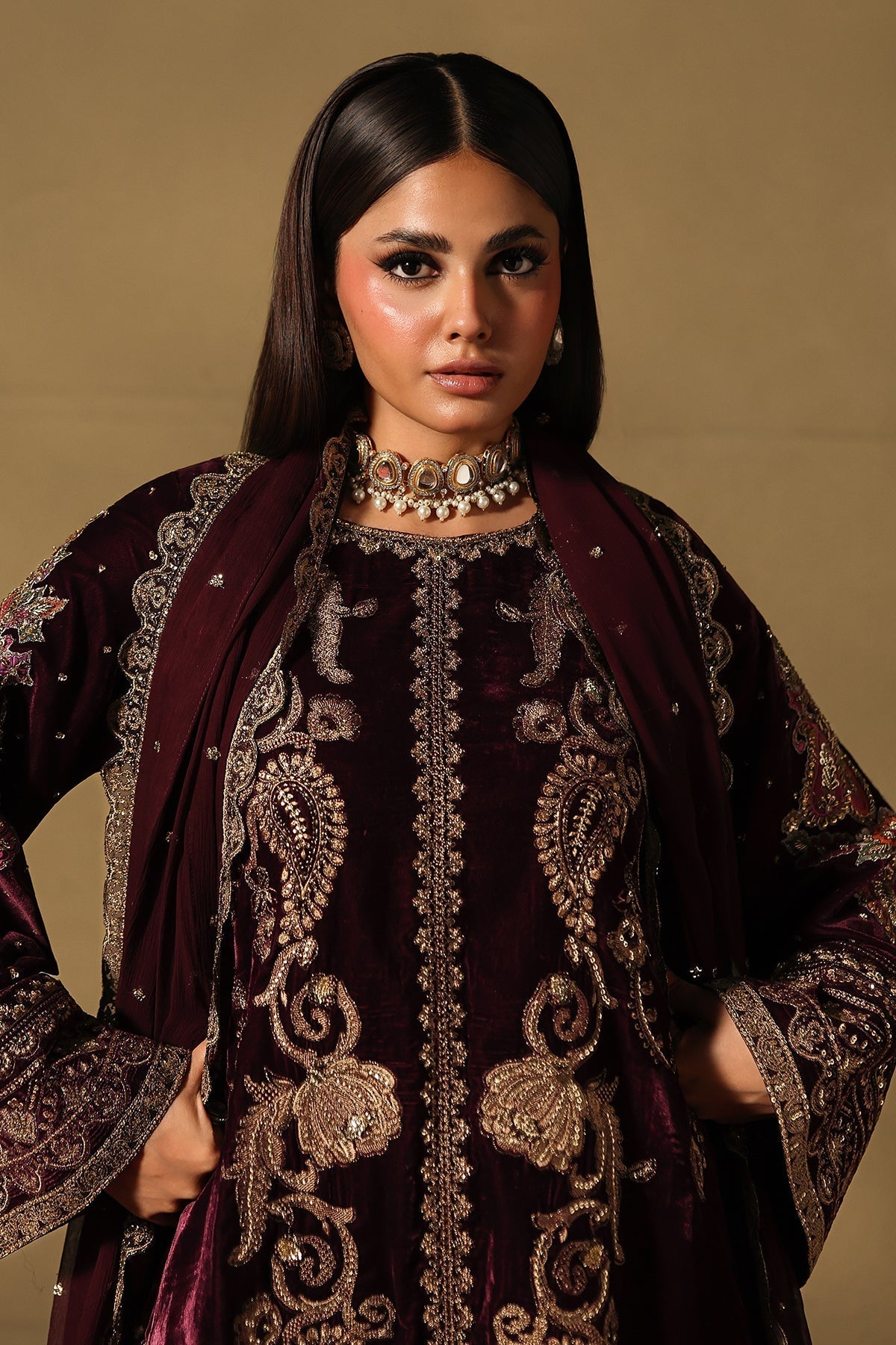 CVT5-06 – authentic Pakistani dress from the Signora Velvet 25 collection for women in the UK