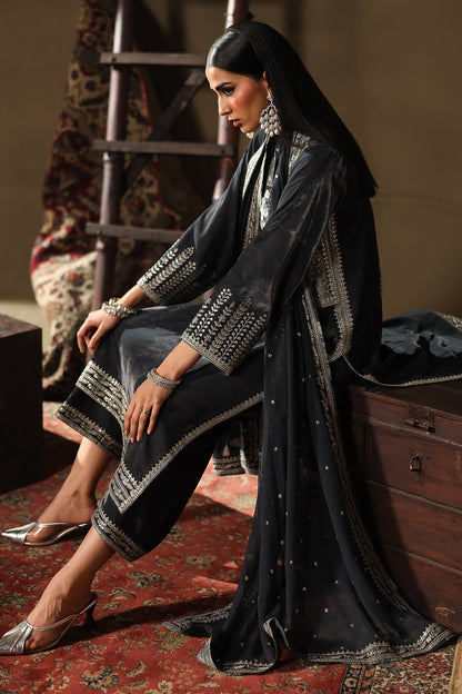 CVT5-03 – authentic Pakistani dress from the Signora Velvet 25 collection for women in the UK