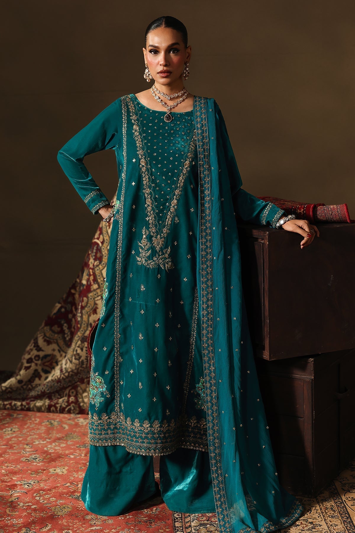 CVT5-07 – authentic Pakistani dress from the Signora Velvet 25 collection for women in the UK