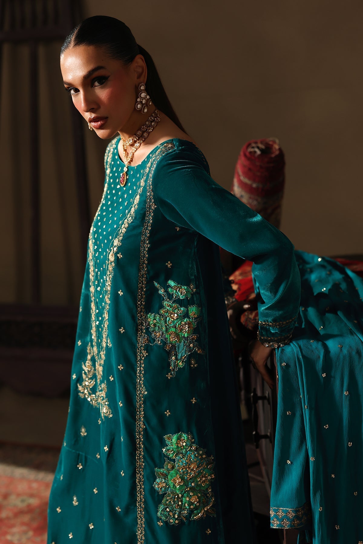CVT5-07 – authentic Pakistani dress from the Signora Velvet 25 collection for women in the UK