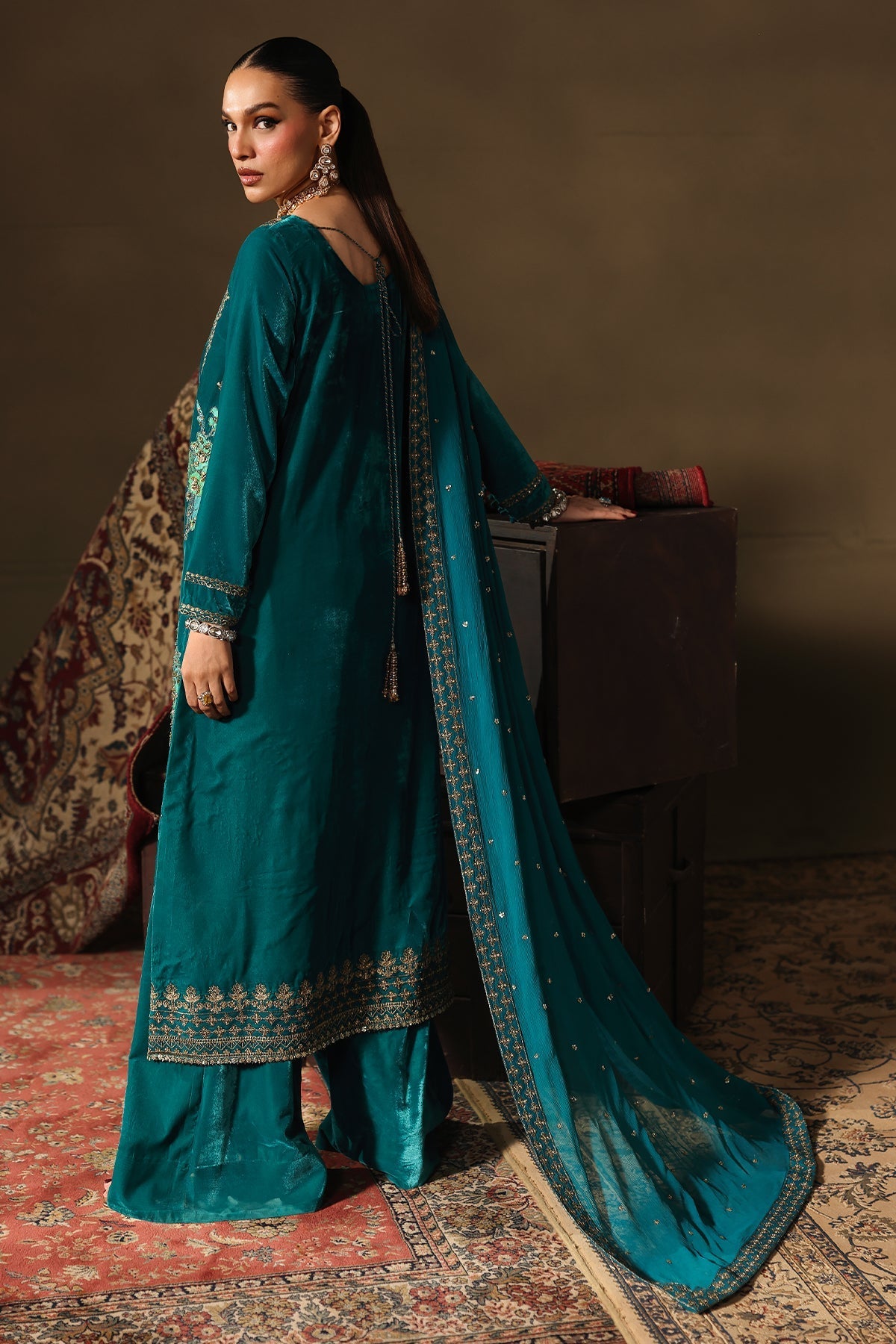 CVT5-07 – authentic Pakistani dress from the Signora Velvet 25 collection for women in the UK