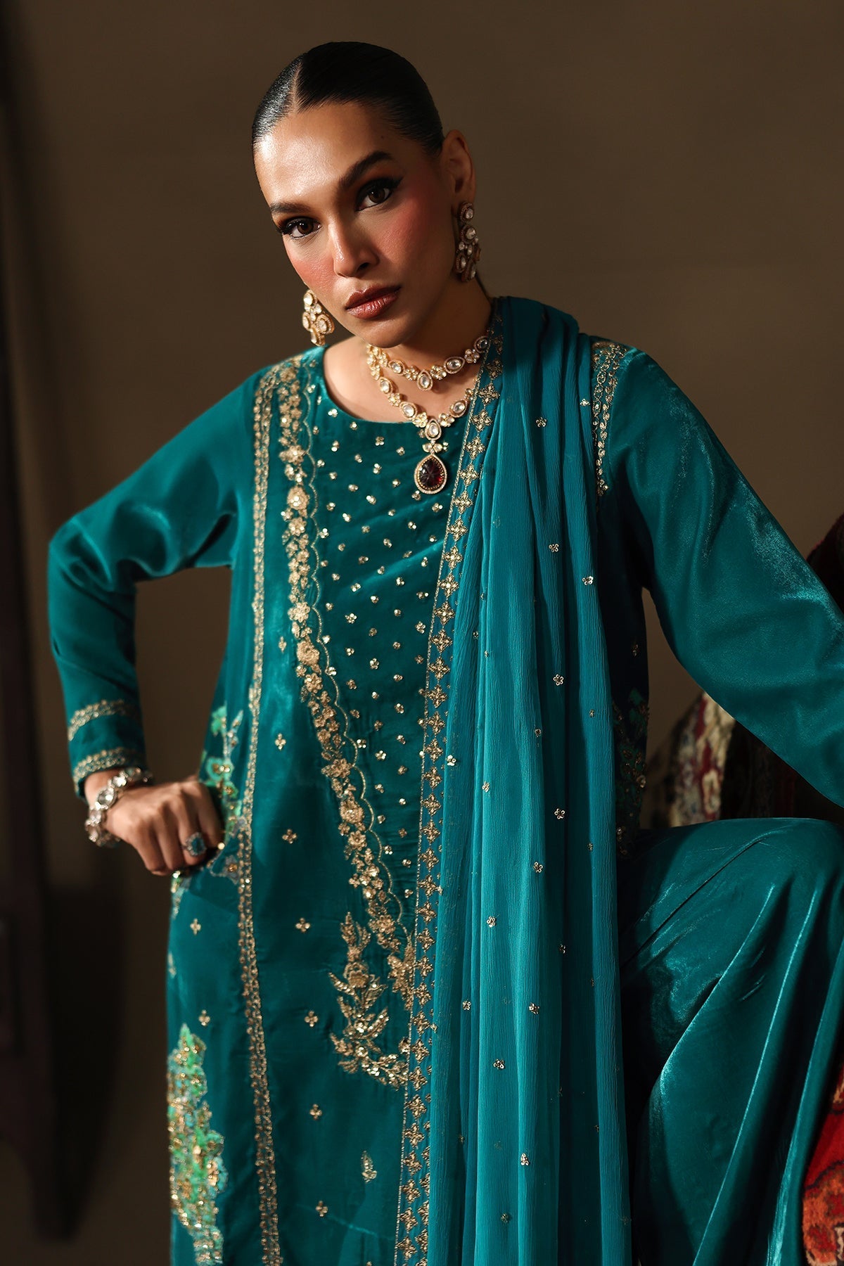 CVT5-07 – authentic Pakistani dress from the Signora Velvet 25 collection for women in the UK