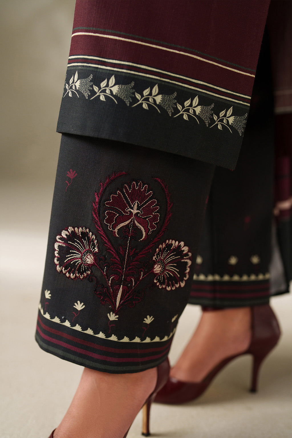 Iznik | Winter Chapter 25 | UE-570 Printed Khaddar - Casual Dress - available at Maria Faisal in UK and USA.