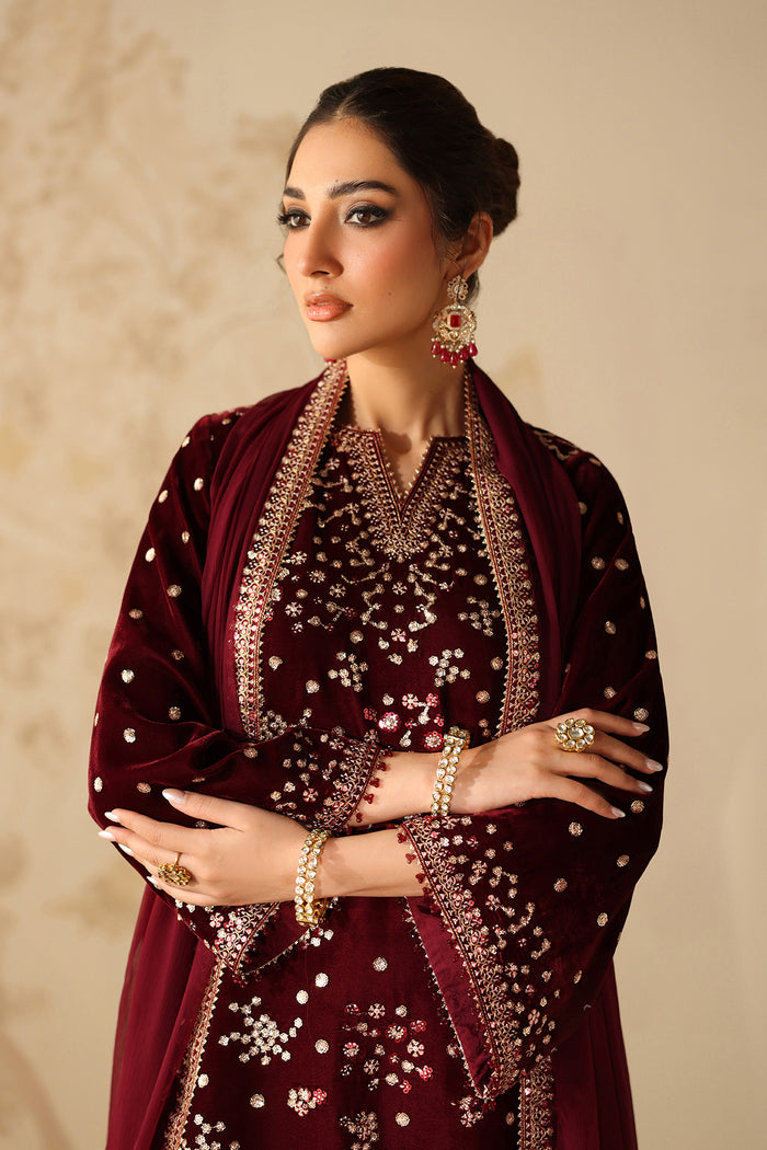 UF-4315 – authentic Pakistani dress from the Velvet 25 collection for women in the UK