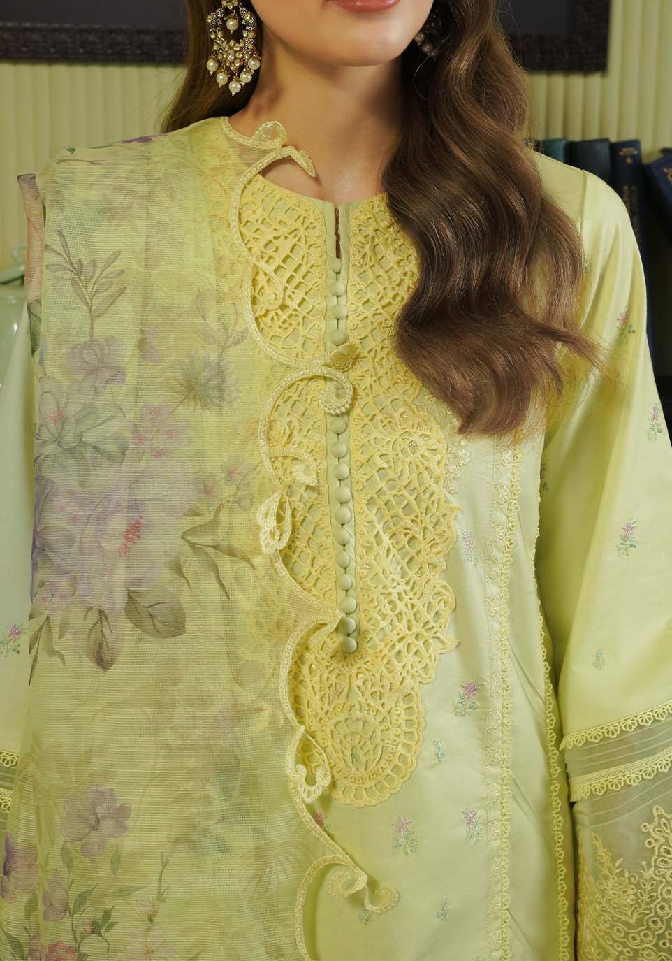 Zarqash | Tresor Luxury Lawn 24 | ZQT 008 PRIMROSE - Waniyas