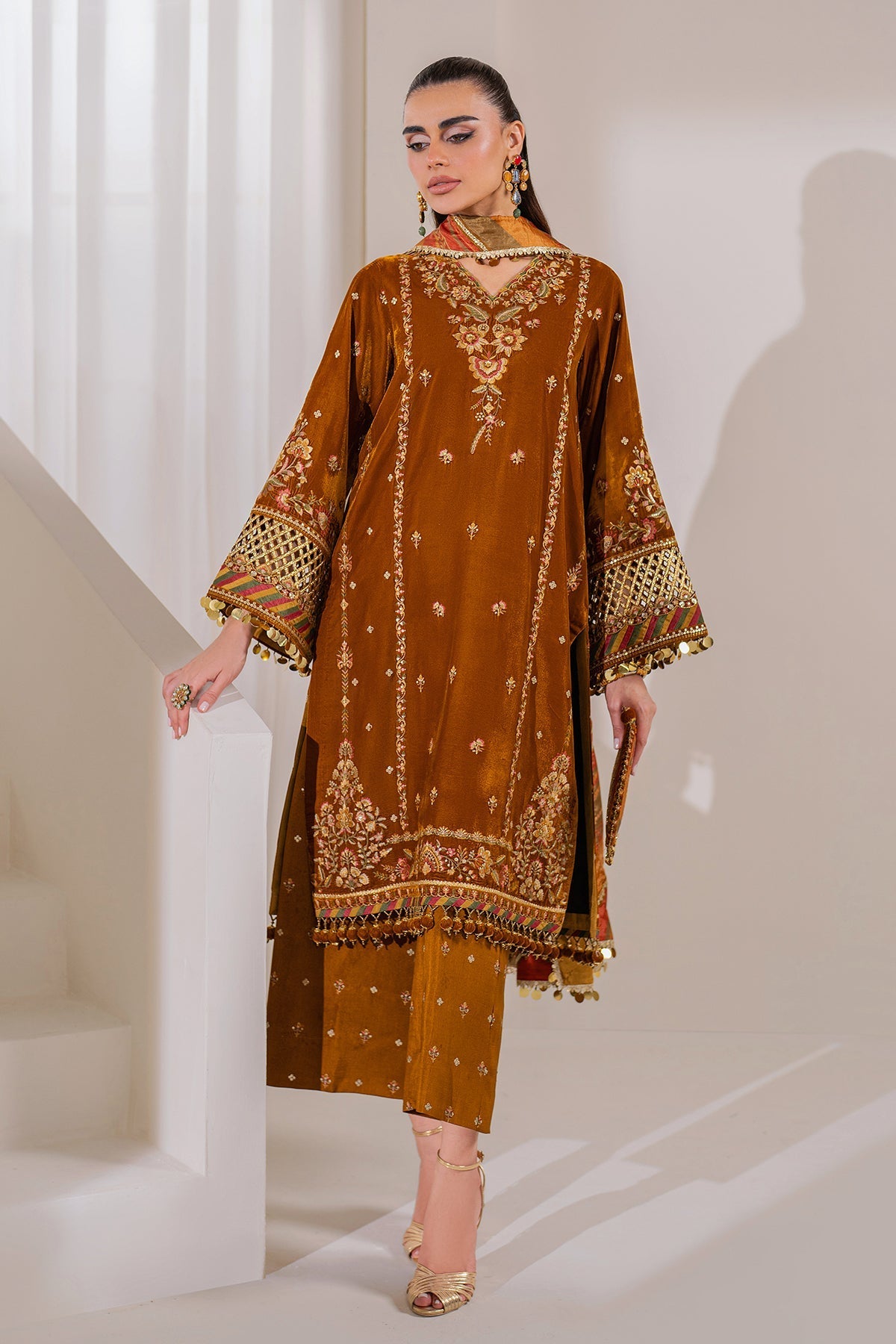 Baroque | Jahanara Luxury Velvet 24 | UF-761 - Designer Dress with Intricate embroidery and embellishments. Shop elegent wedding dress at Maria Faisal.