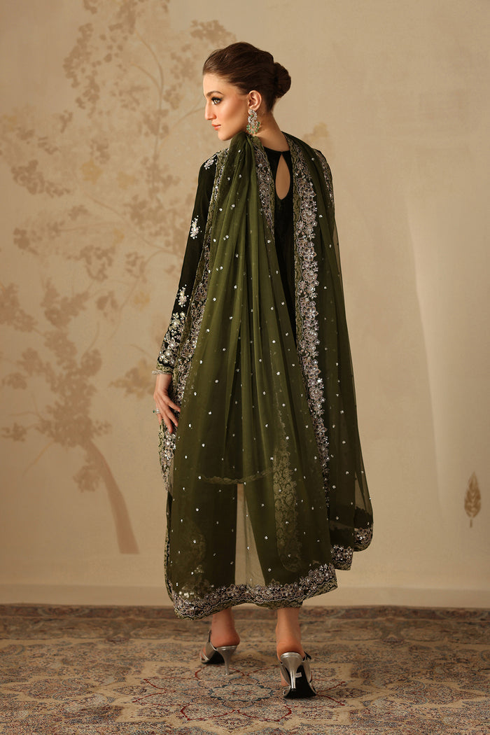 UF-4311 – authentic Pakistani dress from the Velvet 25 collection for women in the UK