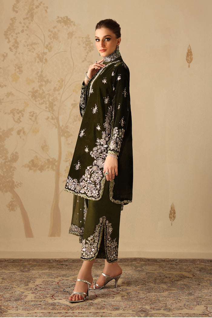 UF-4311 – authentic Pakistani dress from the Velvet 25 collection for women in the UK