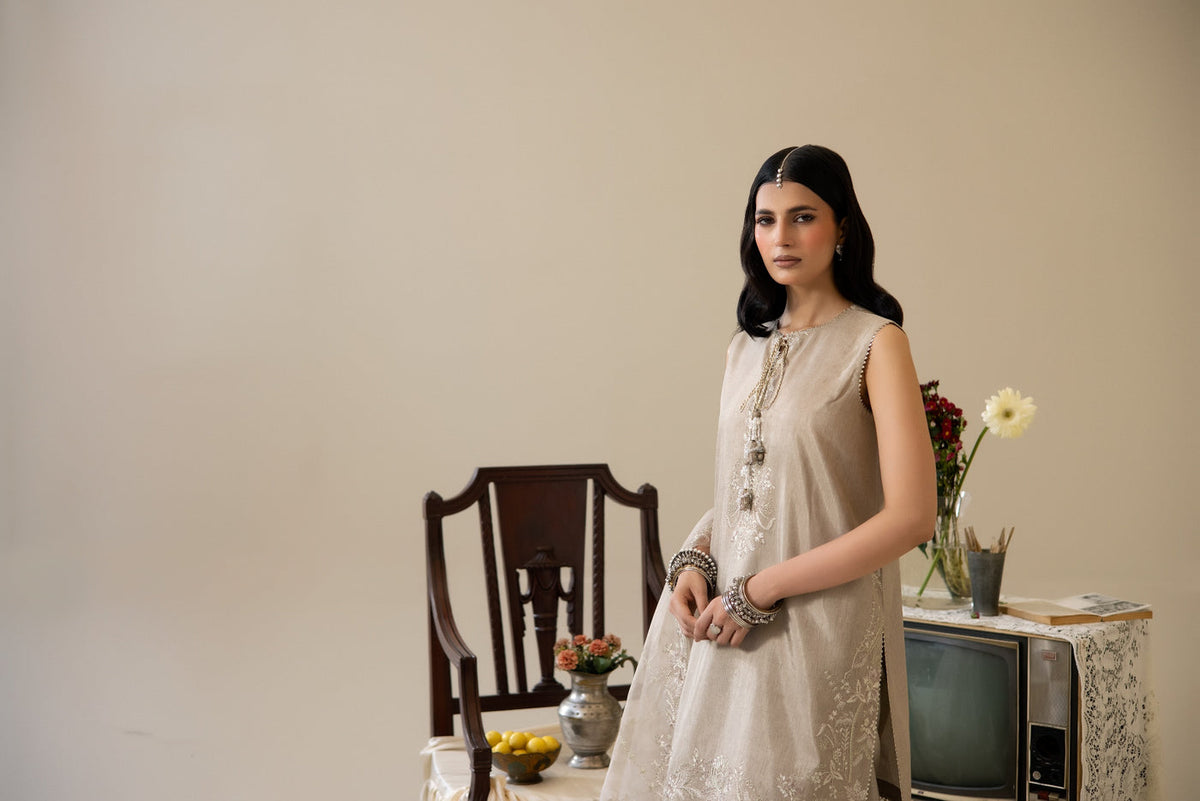 Enzo | Lune Des Fleurs | IZEL - Formal Dress - available at Maria Faisal in UK and USA.