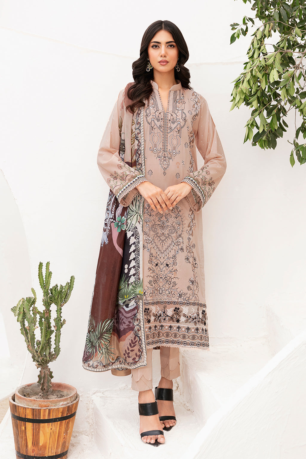 Ramsha | Mashaal Luxury Lawn | L-1106 - Designer Dress with Intricate embroidery and embellishments. Shop elegent wedding dress at Maria Faisal.