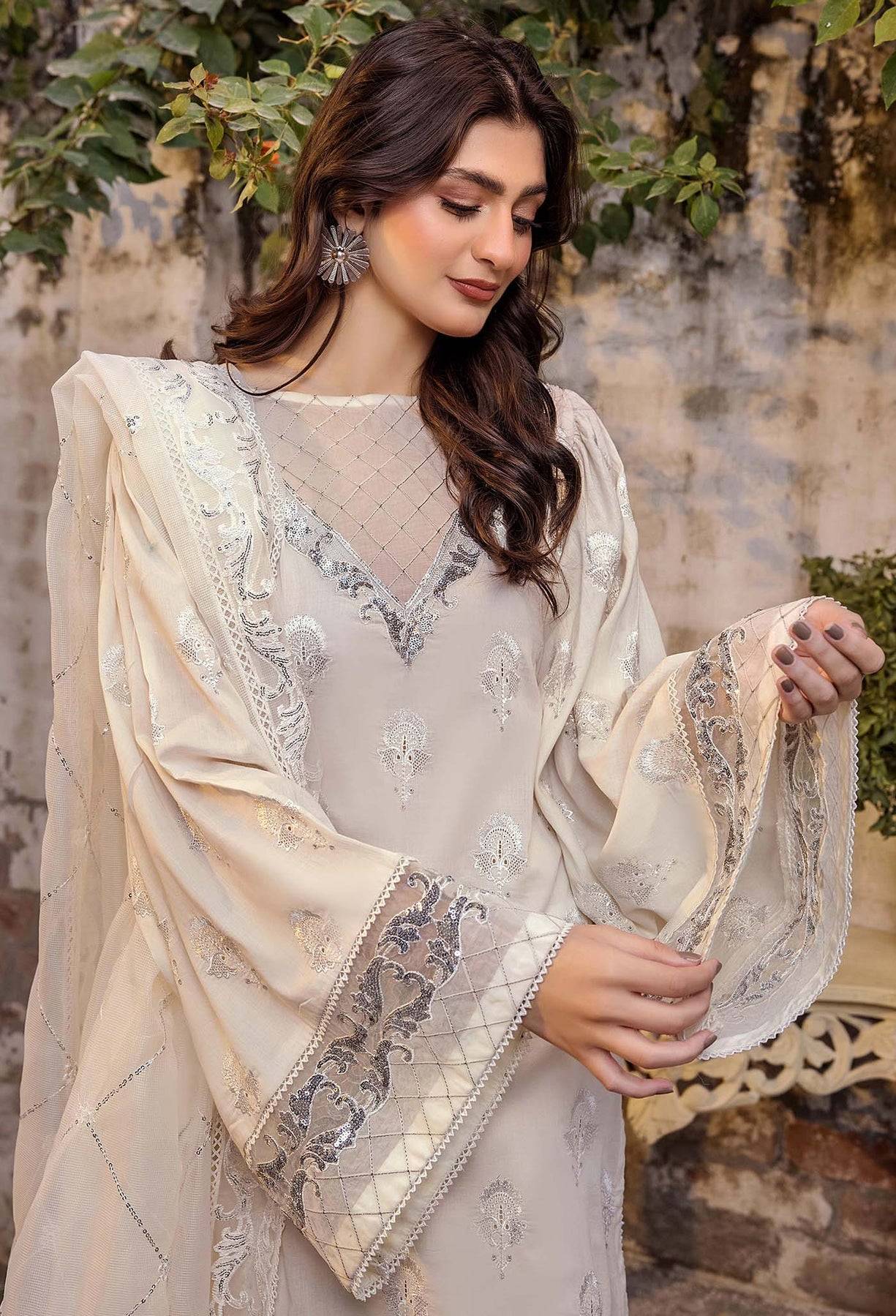 Adans Libas | Inara 25 | CHIKANKARI 4771 by Maria Faisal - Registered Vendor of : Adans Libas - type : Ladies Clothes - 100% original wedding dresses