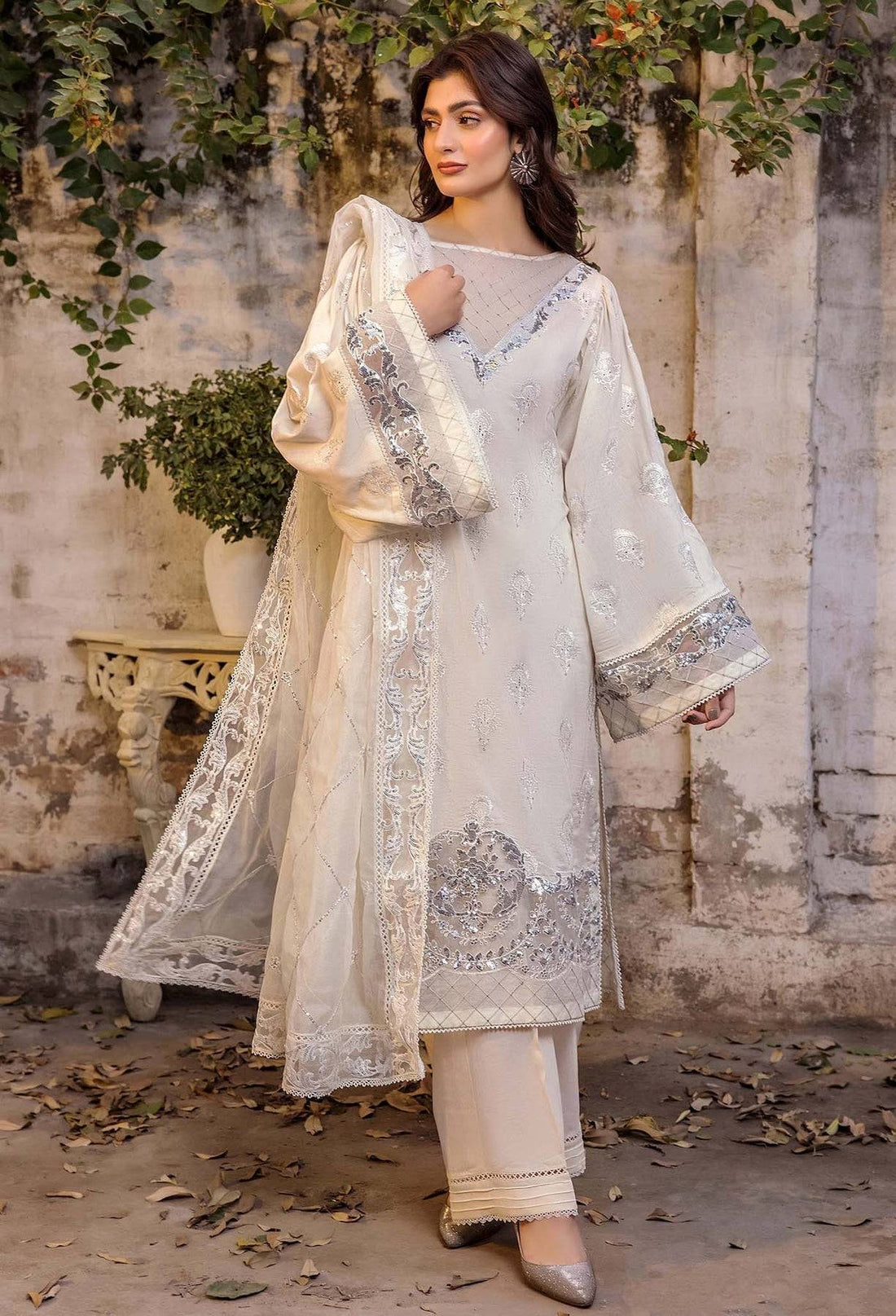 Adans Libas | Inara 25 | CHIKANKARI 4771 by Maria Faisal - Registered Vendor of : Adans Libas - type : Ladies Clothes - 100% original wedding dresses