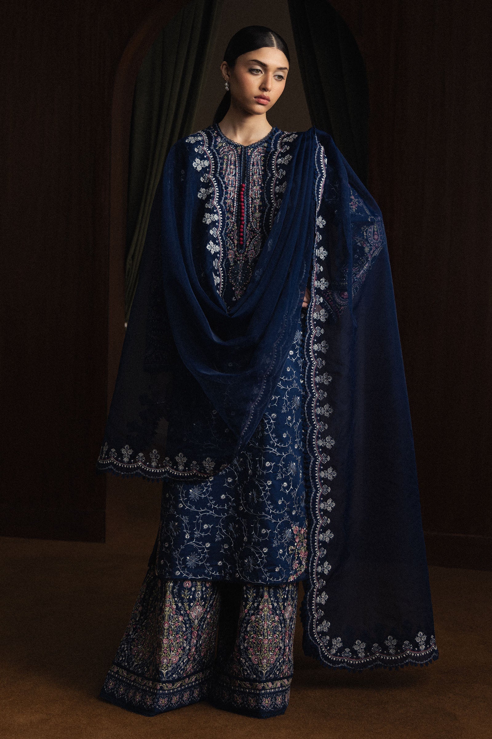  Model Wearing Zinc Pima Lawn Long Shirt - Zara Shahjahan | Satori 2026 | Suiyo-D9 - Ladies Clothes - Maria Faisal