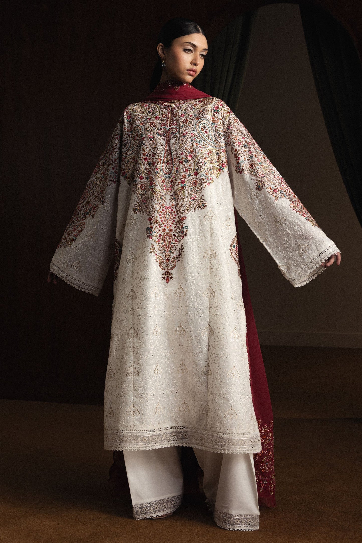  Model Wearing White Pima Lawn Long Shirt - Zara Shahjahan | Satori 2026 | Hikari-D7 - Ladies Clothes - Maria Faisal