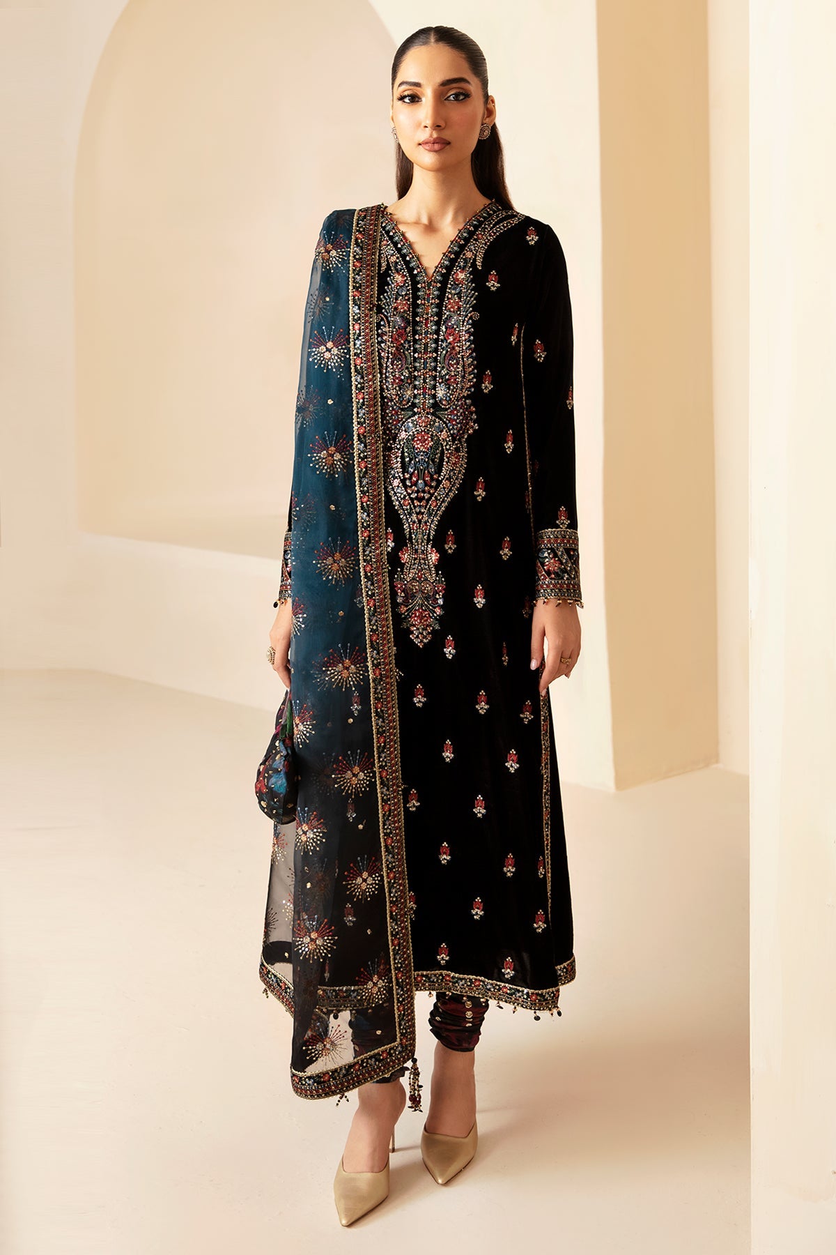 Jazmin | Velvet Edit 24 | Velvet Formal VF-2028 - Ladies Clothes - Maria Faisal