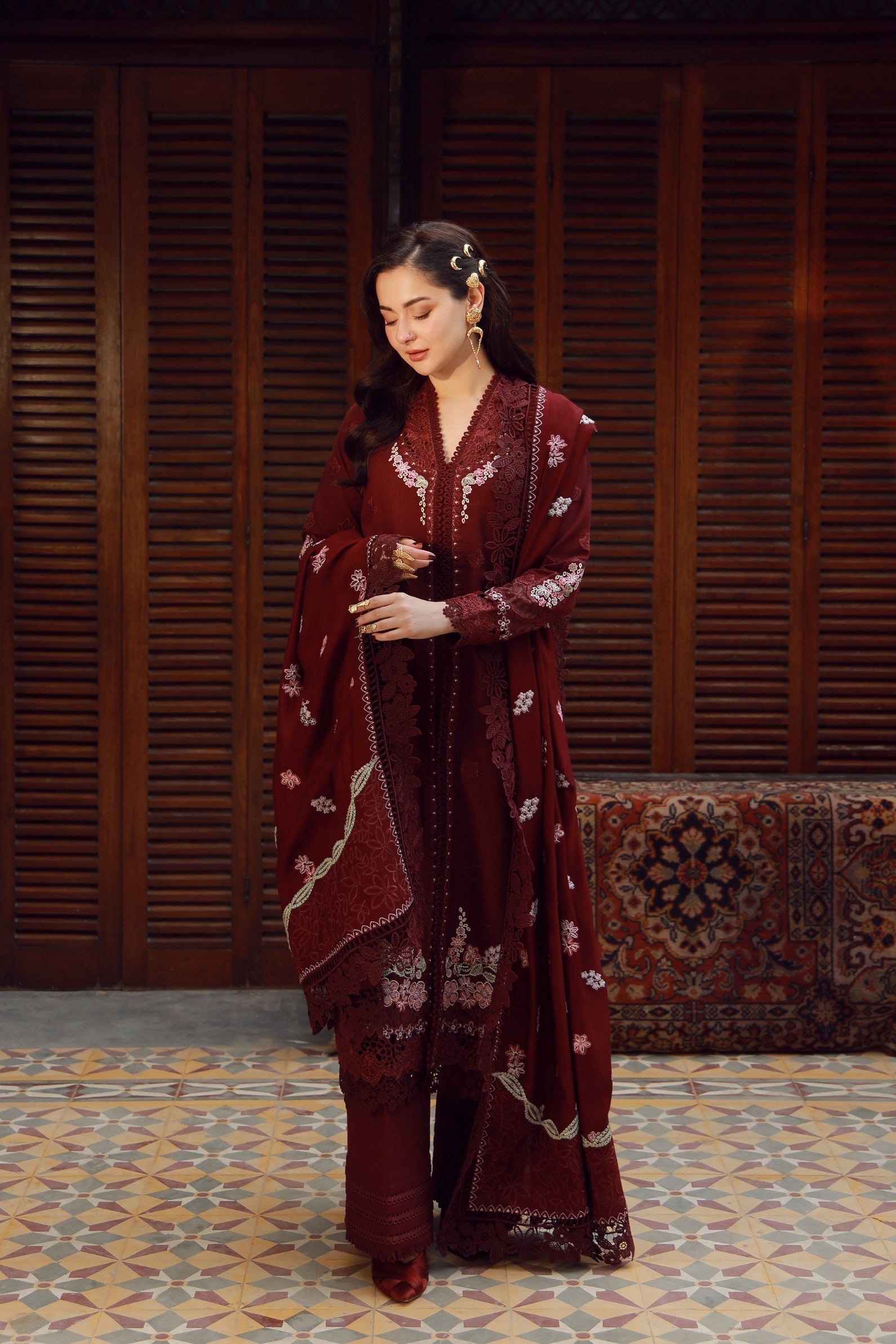Maryam Hussain | Winter Shawl 25 | Taali - Formal Dress - available at Maria Faisal in UK and USA.