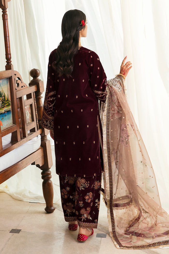 UF-250 – authentic Pakistani dress from the Velvet 25 collection for women in the UK