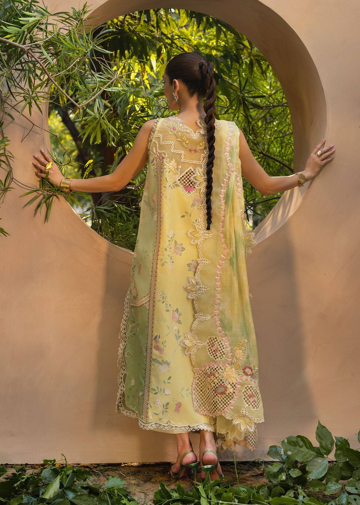 Crimson | Tasawar 25 | BONJOUR AND BLOOM - D4A by Maria Faisal - Registered Vendor of : Crimson - type : Ladies Clothes - 100% original wedding dresses