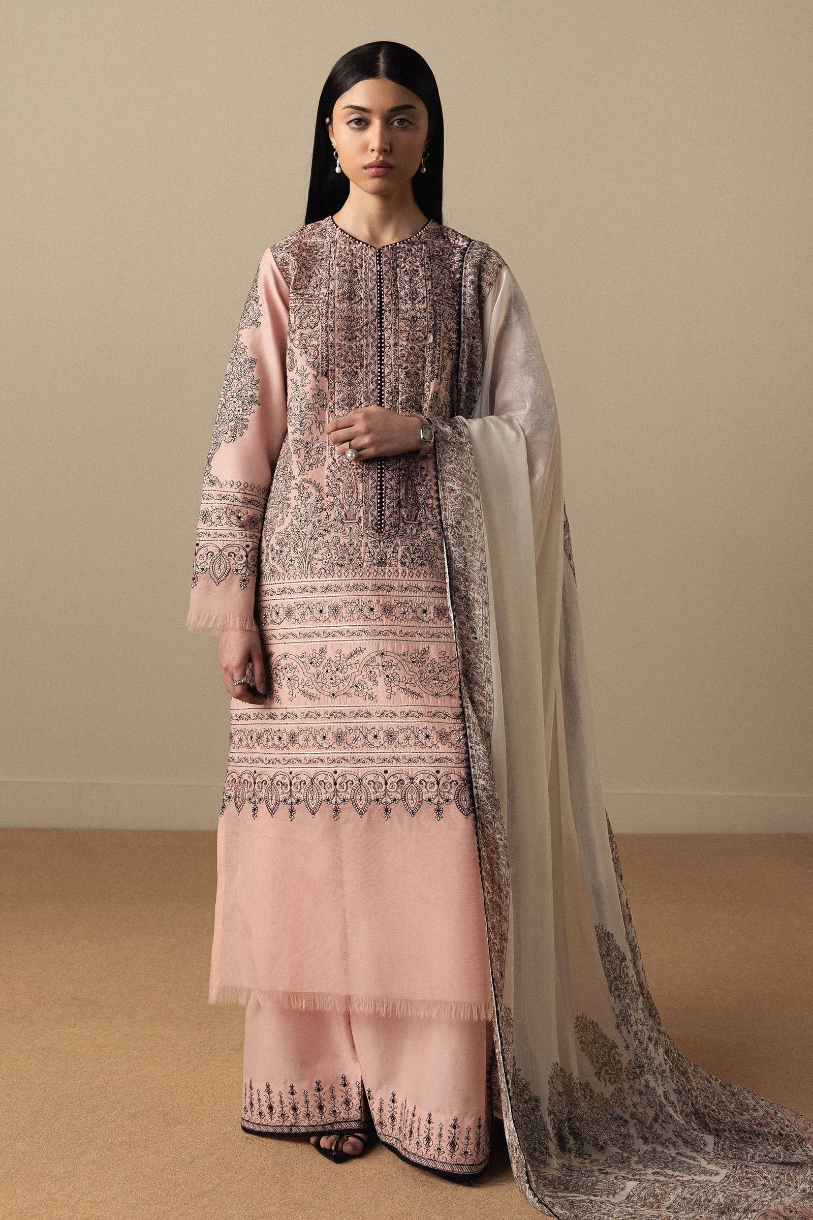  Model Wearing Tea Rose Pima Lawn Long Shirt - Zara Shahjahan | Satori 2026 | Akahana-D11 - Ladies Clothes - Maria Faisal