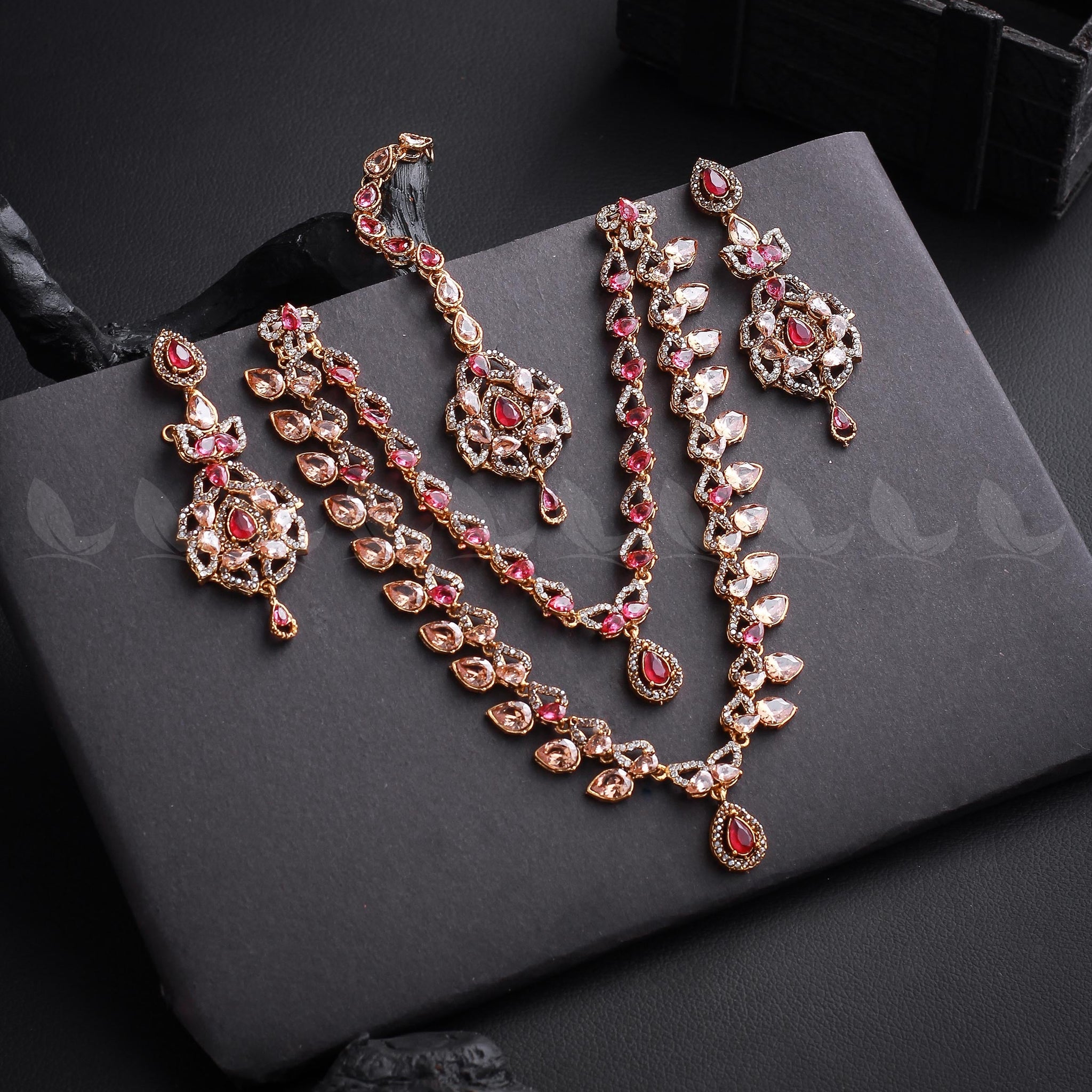 Urwa Hocane Necklace Set