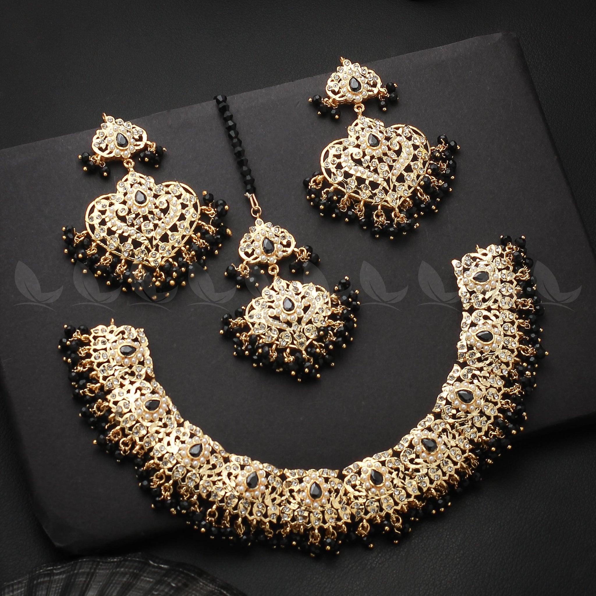 Maniha Necklace Set