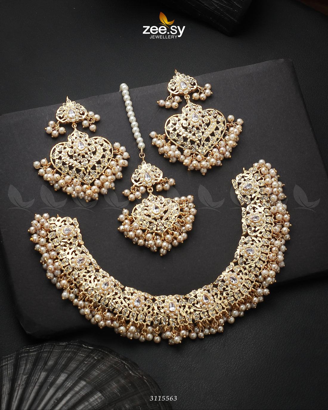 Gracious Necklace Set