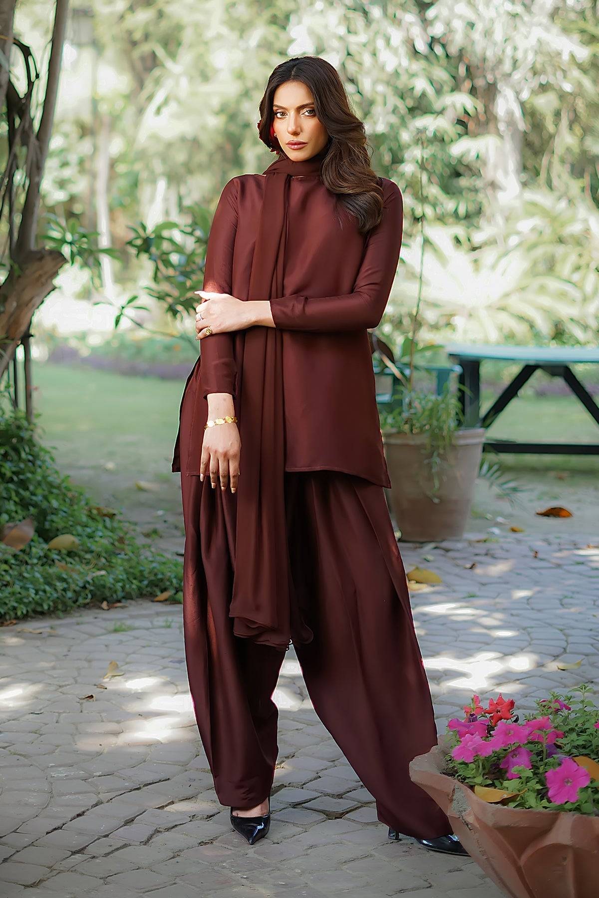 Erum Khan | Nue 25 | Espresso Gloe by Maria Faisal - Registered Vendor of : Erum Khan - type : Ladies Clothes - 100% original wedding dresses
