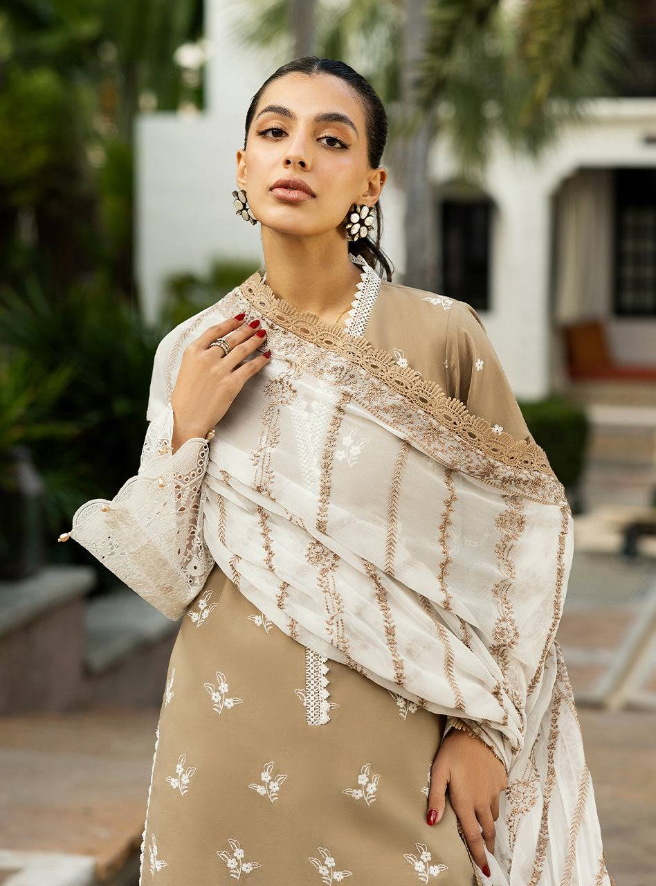 Zainab Chottani | Chikankari 25 | Sia - 11A by Maria Faisal - Registered Vendor of : Zainab Chottani - type : Ladies Clothes - 100% original wedding dresses