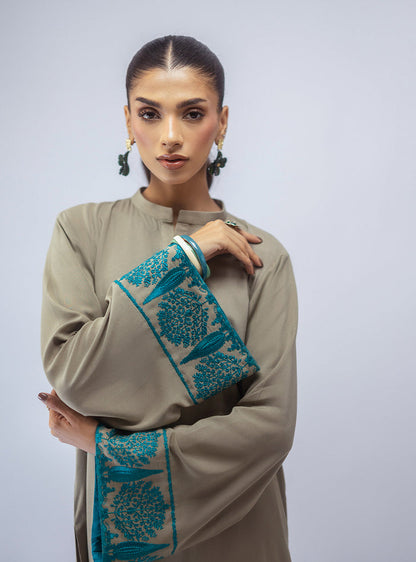 Zainab Chottani | Aara Moonsoon Edit | Desert Oasis