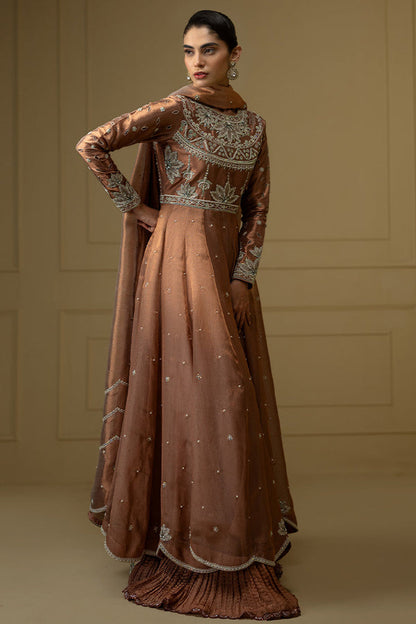 Sana Abbas | Suvi Wedding Formals | NUR