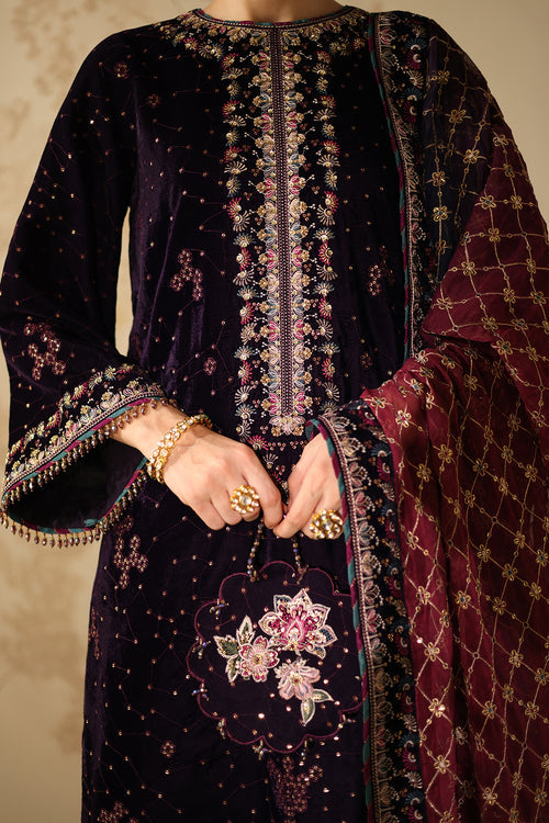 UF-4319 – authentic Pakistani dress from the Velvet 25 collection for women in the UK